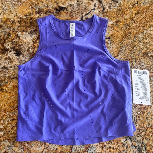 lululemon athletica Tops - Lululemon crop t-shirt